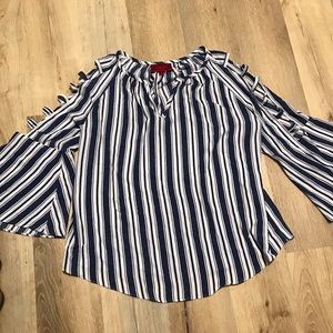 striped blouse/Jenifer Lopez